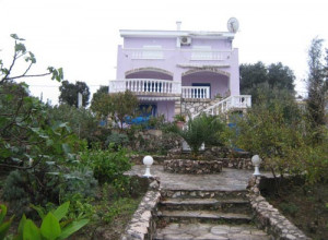 Дом на 1-й линии у моря, расположен в курортном поселке Утеха.