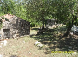 Каменный дом с большим участком над Котором
