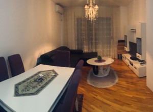Продается двухкомнатная квартира со свежим ремонтом в центре Бара. Площадью 65м2 терраса 3м2.