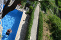 Мини отель с бассейном рядом с пляжем в Сутоморе