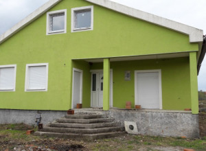 Дом с большим участком земли в Новом Селе между Даниловградом и Подгорицей.