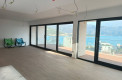 Предлагается к продаже квартира в комплексе с бассейном и панорамным видом в Будве.