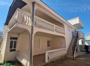 Двухэтажный дом c апартаментами в Добры Воды, Бар.