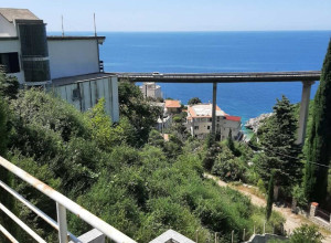 Трёхэтажный дом рядом с морем в Добры Воды, Бар.