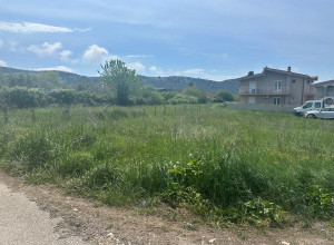 Бар, Полье. Ровный урбанизованный участок под строительство — 600 м² - 120.000 €
