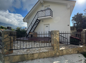 Продажа легального дома c 3 апартаментами в Сутоморе, район Заградже