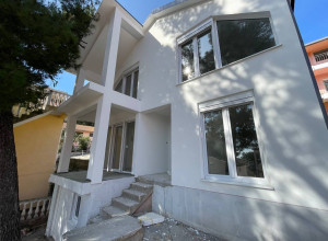 Дом после реконструкции в Баре, район Зелени појас