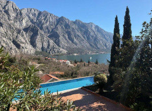 Первый и второй этаж дома с отдельным входом в Ораховце