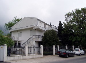 3-х этажный дом в Сутоморе на трассе Бар-Петровац.