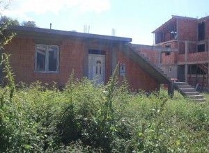 Недостроенный дом в Челуге, город Бар.