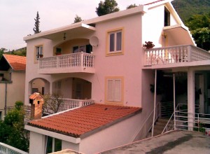 3х-этажный дом на побережье Черногории, в Герцег Нови  (Кумбор)