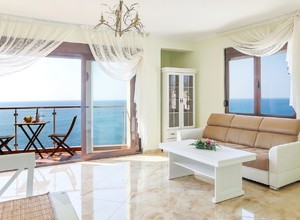 Предлагаем  к продаже новый стильный апартамент с красивым видом на море
