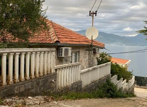 Дом в поселке Крашичи, с видом на море