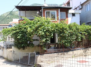 Дом в трех уровнях в Бырцах с видом на море.