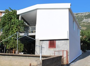 Двухэтажный дом в Сутоморе. Барская ривьера.