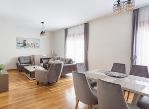 Мебелированная квартира в новом доме в Пржно, Будванская ривьера.