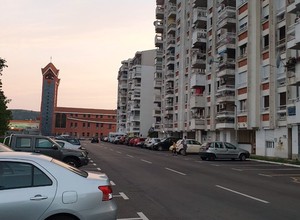 Меблированная квартира с 2 спальнями в центре города Бар.