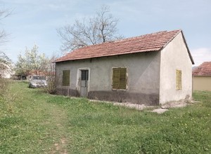 Дом под реконструкцию на большом участке земли возле Даниловграда.