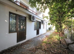 Квартира с тремя спальнями в центре Херцег Нови рядом с морем