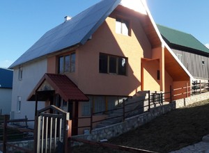 Большой двухэтажный дом в Жабляке, Яровача