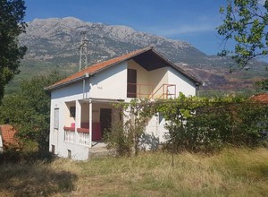 Двухэтажный дом требующий ремонта в Добра Вода, Бар